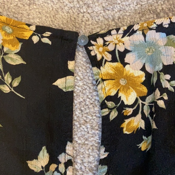 American Eagle Floral Jumpsuit - Picture 5 of 7